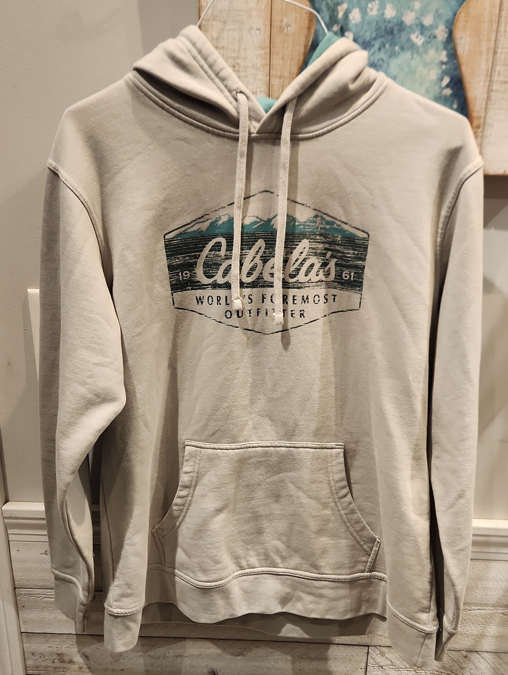 EUC Cabela's Women's Light Grey  Graphic Hoodie Sz L
